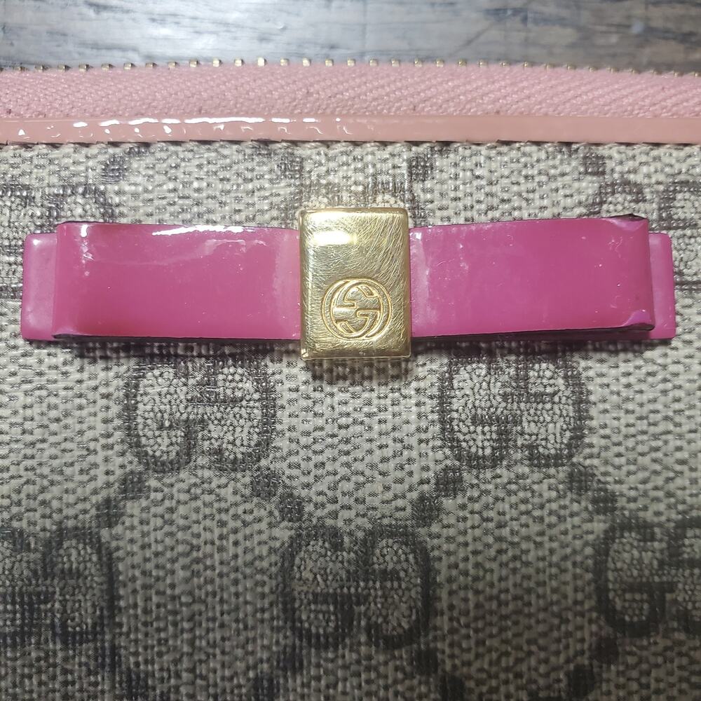 GUCCI GG Logo Ribbon PVC Zip Around Long Wallet - Picture 7 of 16